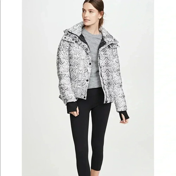 Varley Highland Puffer in Snakeskin - Picture 5 of 16